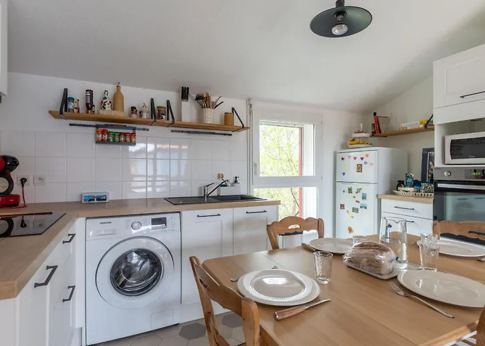 T2 Confortable Avec Parking - Bourg - Fr-1-319-602 *